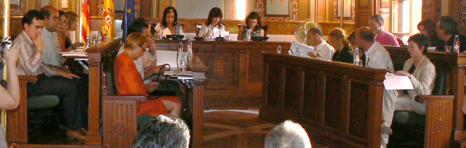 ÚLTIMA HORA. Finalmente el PSOE presenta la moción pidiendo el cese de Gosálbez. Habrá expectacción en el pleno de hoy para ver que votan los 5 ediles del PP que también piden lo mismo