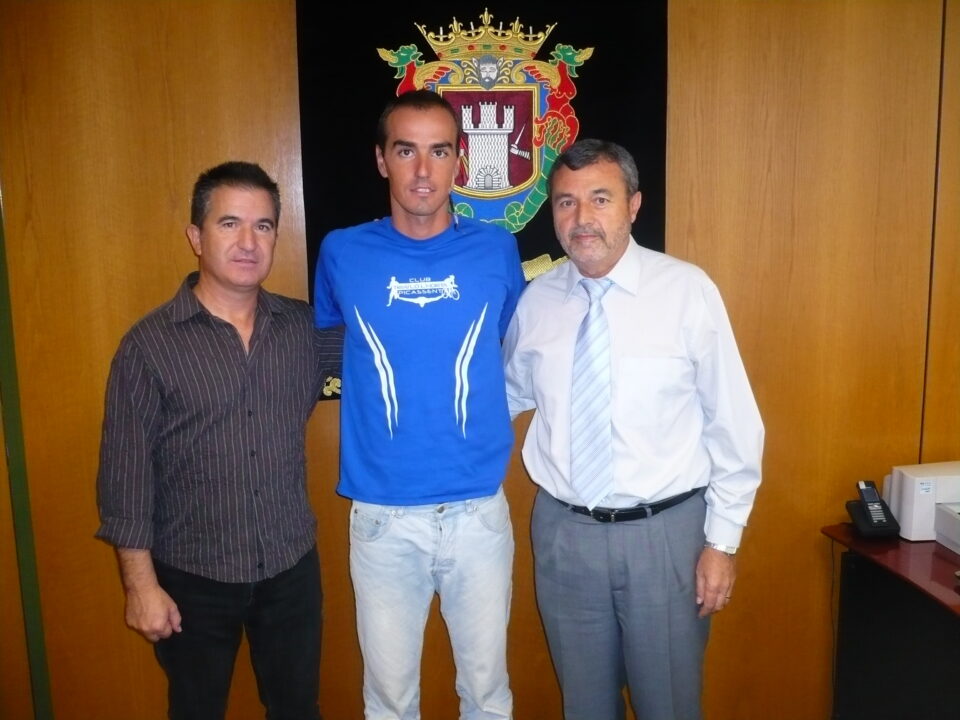 El alcalde y el edil de Deportes reciben al campeón de España de Duatlón