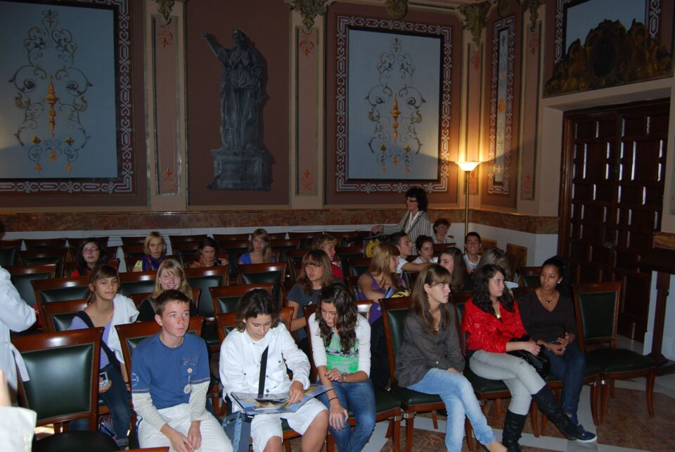 DIEZ ALUMNOS POLACOS VISITAN LA CIUDAD DE VILLENA