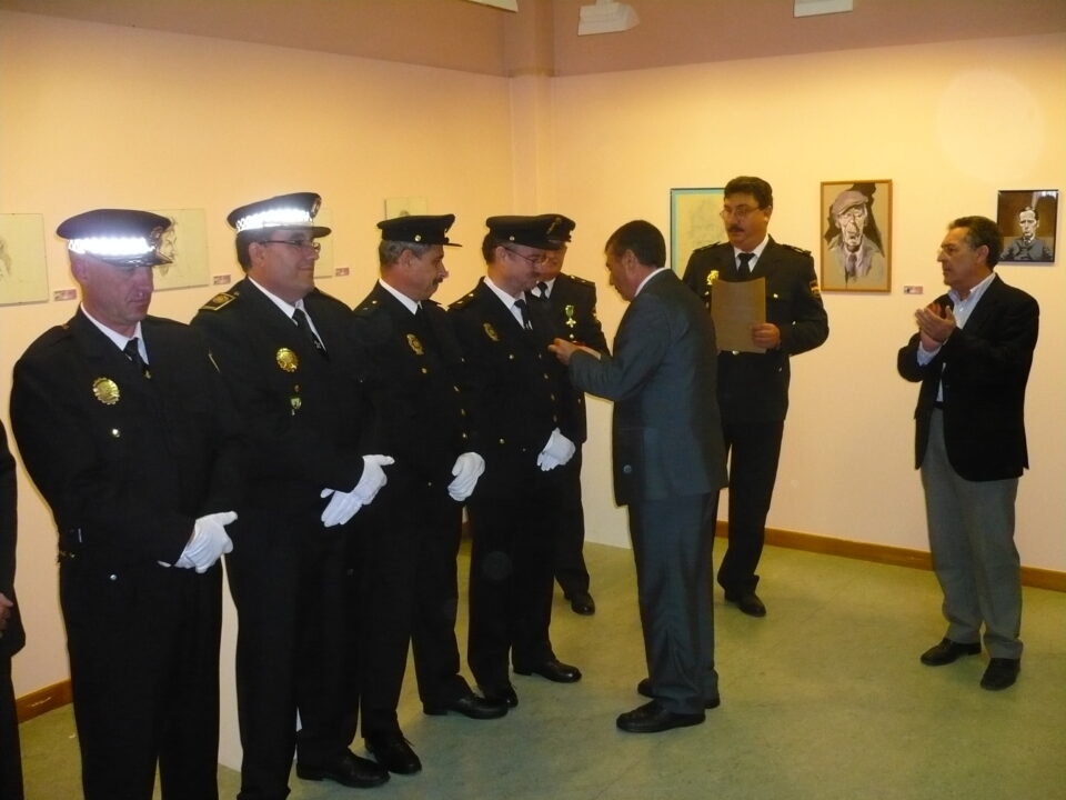 Dos policías locales de Petrer reciben condecoraciones en la celebración de los patronos del Cuerpo Nacional de Policía