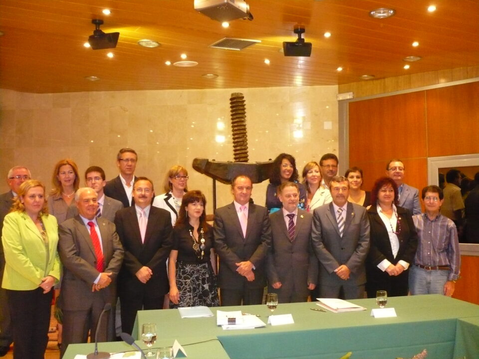 Petrer acude a la firma de los estatutos de la Ruta del vino de Alicante