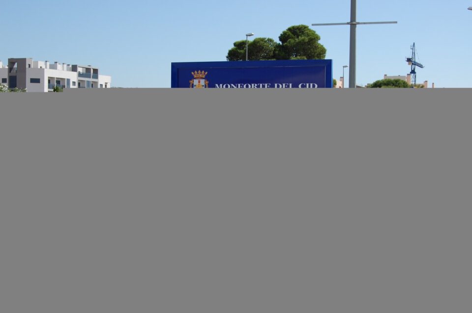 Se colocan en las entradas a la población los paneles que informan del municipio hermanado