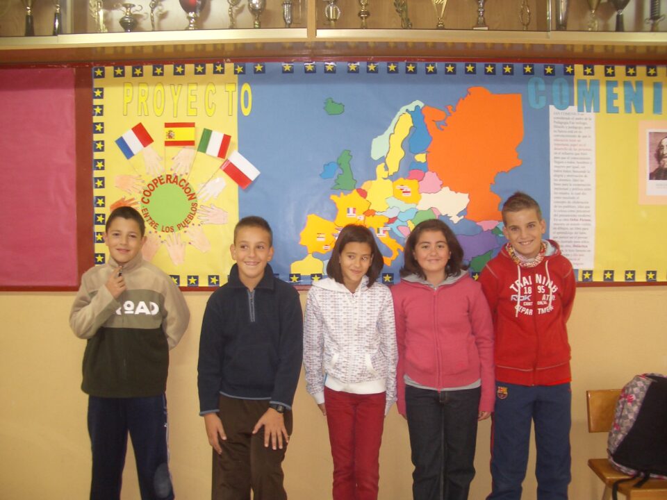 Un grupo de alumnos/as y profesoras de C.E.I.P. Ruperto Chapí viajan esta semana a Gy (Francia) para participar en un proyecto de colaboración con otros centros europeos