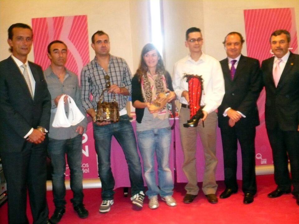 Una mallorquina y un eldense ganadores de los Premios Model 2009 de zapatos y bolsos