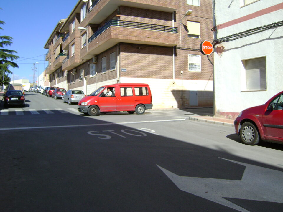 El Ayuntamiento de Sax renueva la señalización del Barrio Hispano América