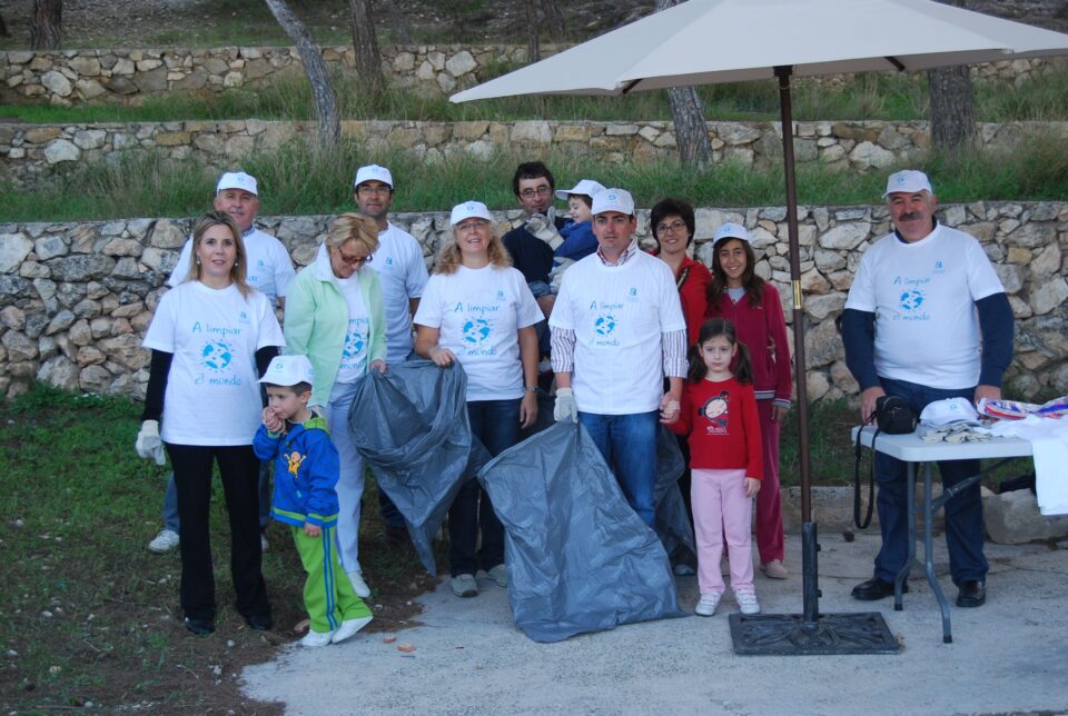 LA CAMPAÑA "A LIMPIAR EL MUNDO" DE LA DIPUTACIÓN DE ALICANTE LLEGA A LA CIUDAD DE VILLENA