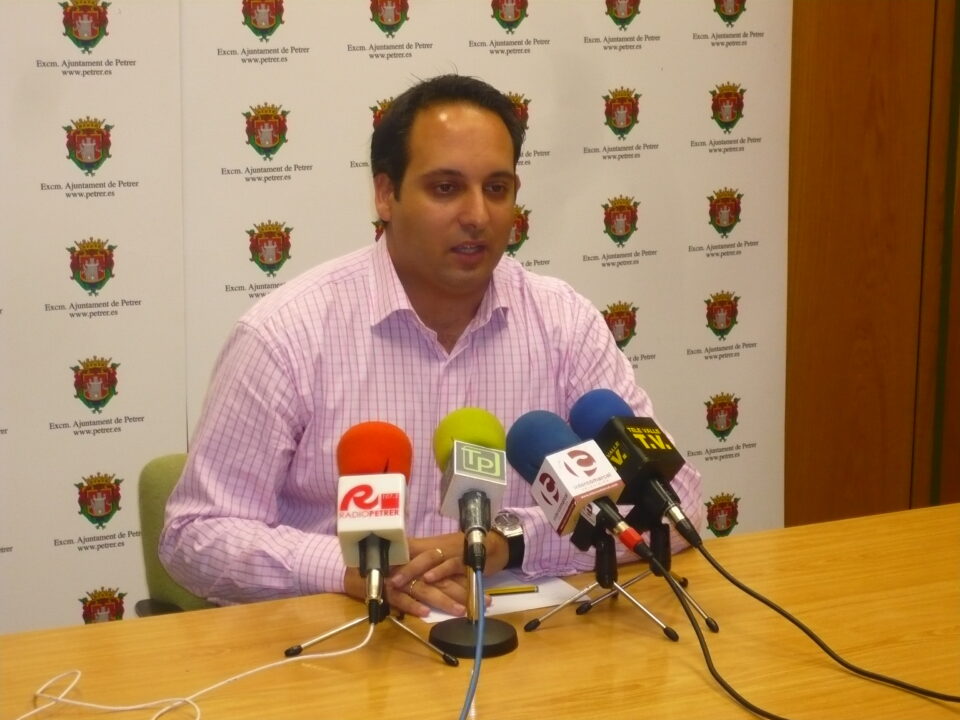 Petrer aprueba la última modificación de crédito de 2009 para pagar facturas y gasto general e incorporar subvenciones