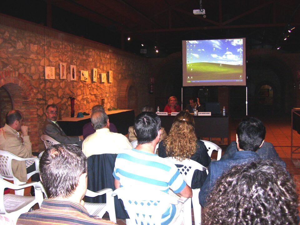 Petrer recibe un certificado de calidad por formar parte de la red de mercados y comerciantes AFIC