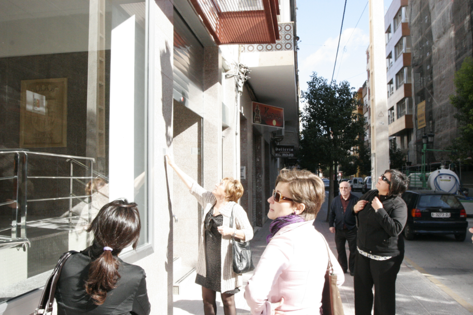 Ana Barceló inaugura las obras de remodelación del Mercado Municipal de Abastos