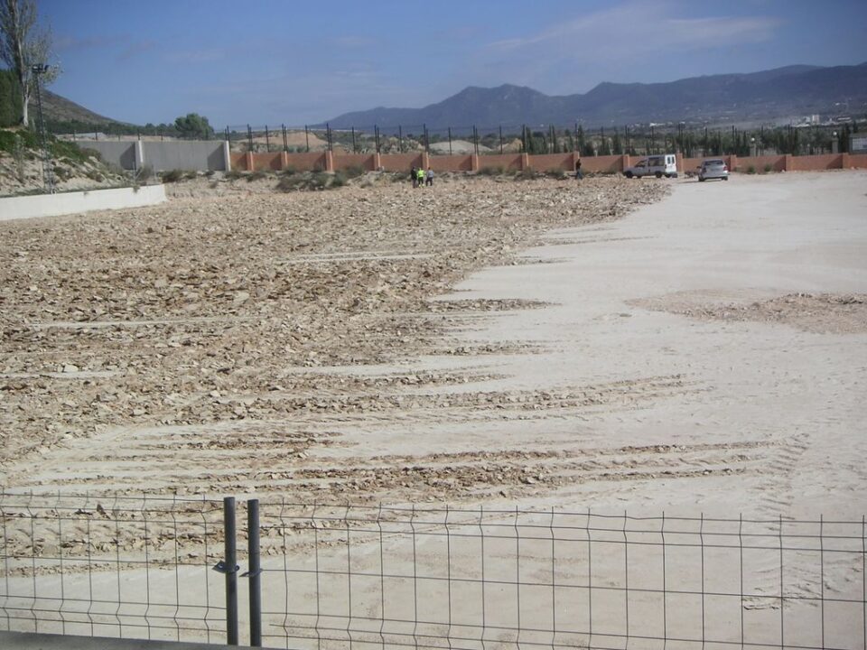 COMIENZAN LAS OBRAS DEL CAMPO DE CÉSPED ARTIFICIAL