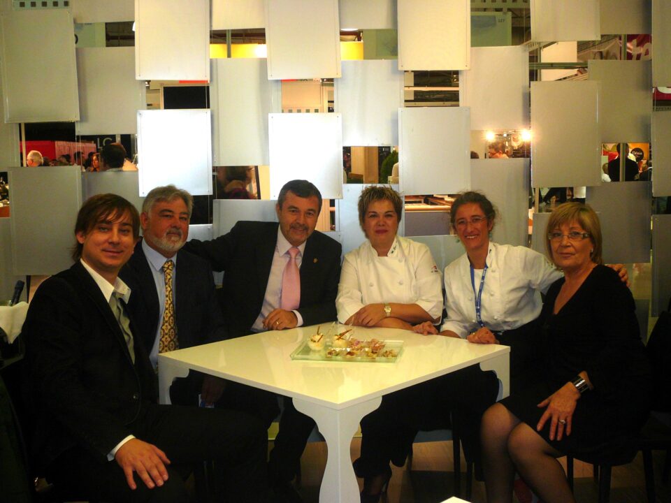 Pascual Díaz visita los stands de Petrer en la feria Lo mejor de la gastronomía