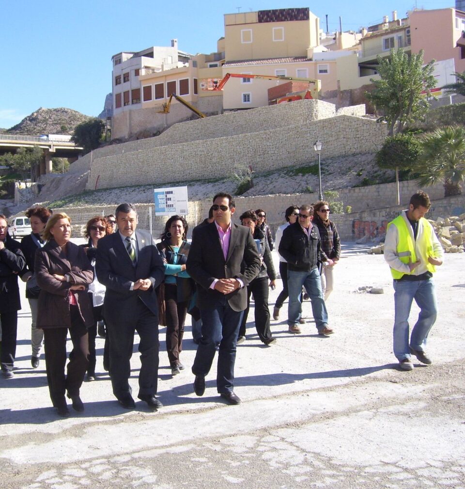 La subdelegada del Gobierno en Alicante visita junto al alcalde los proyectos más importantes del Plan E en Petrer