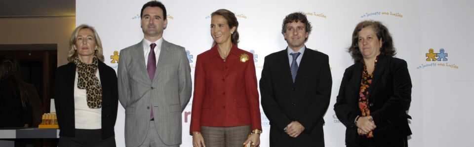 RNE y la Fundación Crecer Jugando enviarán este año 500.000 juguetes y dotarán de 200 ludotecas a 20 países. La Infanta Doña Elena sigue dando su apoyo al proyecto solidario