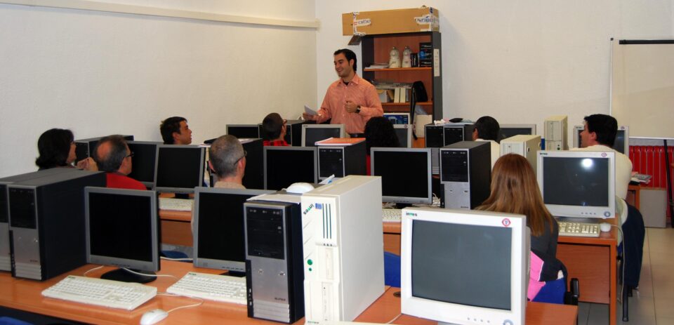 10 PERSONAS CON DISCAPACIDADES TRABAJARÁN COMO DEPENDIENTES EN COMERCIOS DE VILLENA