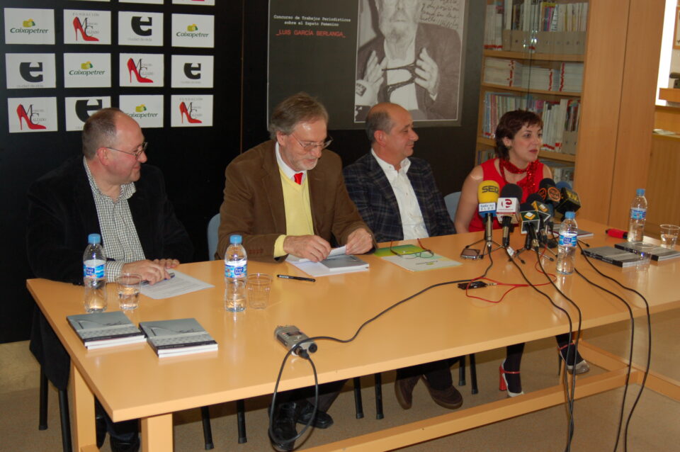 Acto de presentación del libro conmemorativo del 10º Concurso Periodístico sobre el Zapato Femenino "Luis García Berlanga"