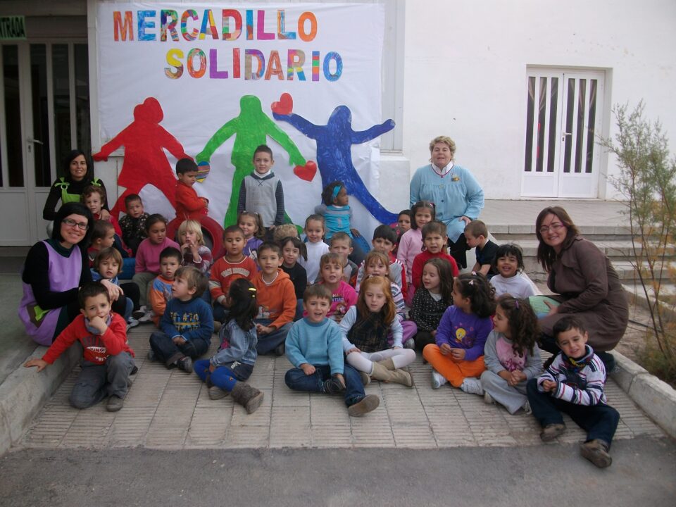El C.P. Cristóbal Colón organiza un Mercadillo Solidario en beneficio del Banco Local de Alimentos