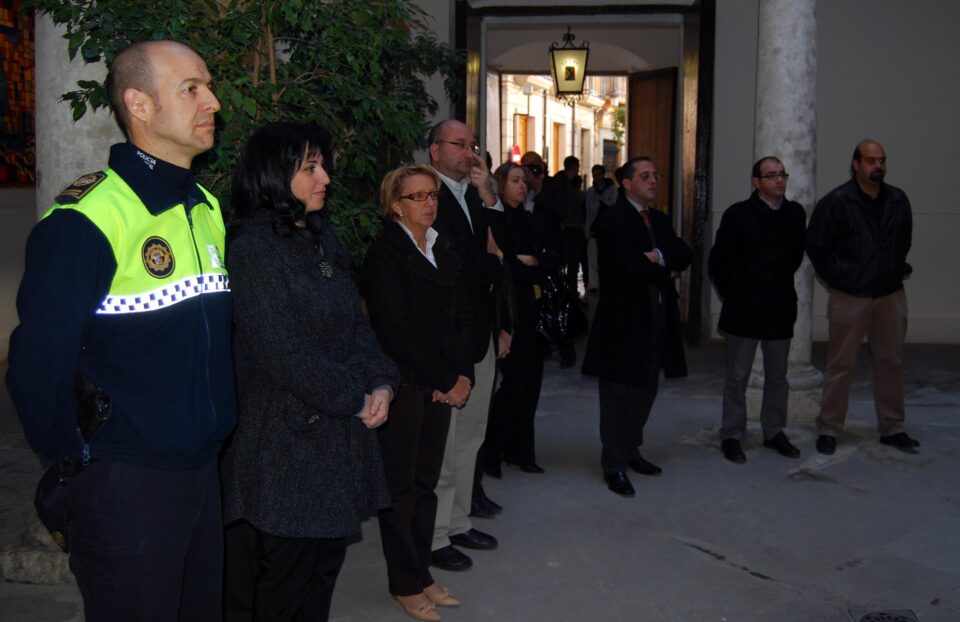 LA GUARDIA CIVIL DE TRÁFICO CONMEMORA SU 50 ANIVERSARIO CON LA ENTREGA DE UN LIBRO