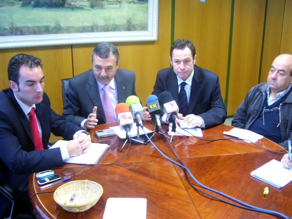 El Ayuntamiento cede tres solares municipales para que Proaguas inicie el PRI de la calle Andalucía