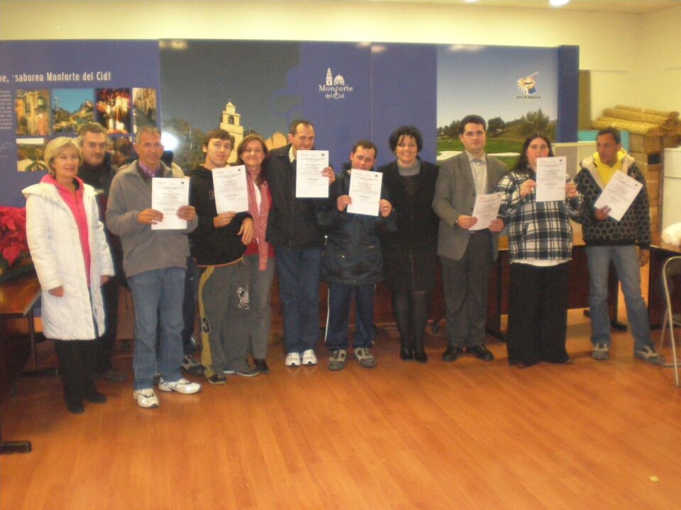 Los Discapacitados de Monforte decoran el Ayuntamiento y los Servicios Sociales