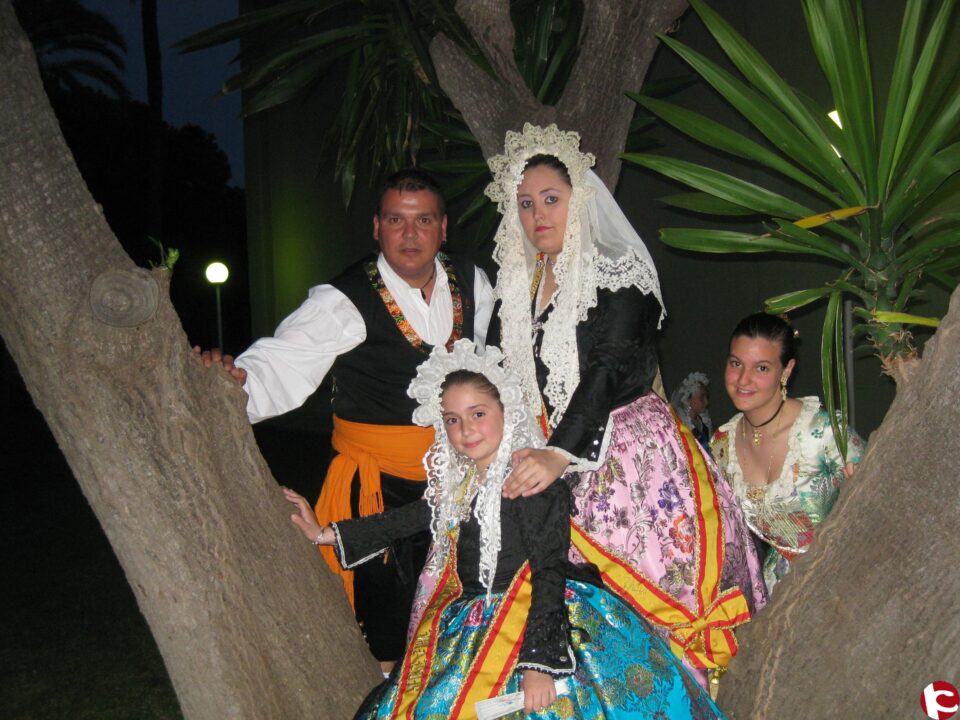 La Falla "Las 300" estuvo en la presentación de la foguera San Blai-La Torreta de Alicante