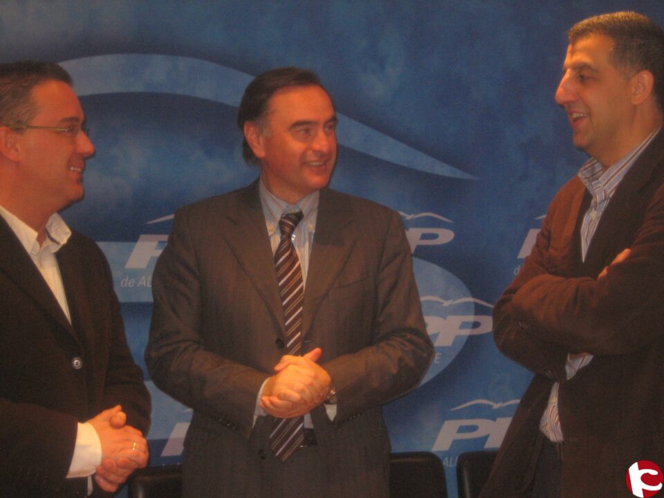Nota del PP. Gonzalo Maluenda presenta su candidatura para presidir el PP de Novelda y Rafael Sáez