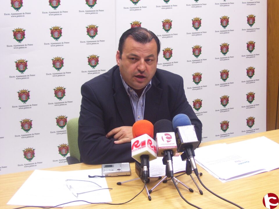 Petrer expone una selección de obras del concurso fotográfico Foto-Petrer 2010