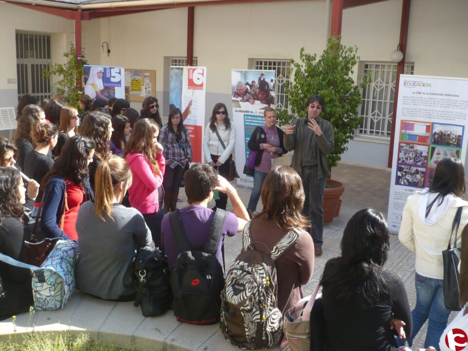La Facultad de Educación de la UA se une a la Campaña Mundial por la Ed ucación