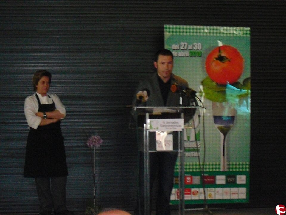 Las II jornadas gastronómicas Vivir en Elda se inauguraron el martes con la asistencia de más de 160 personas