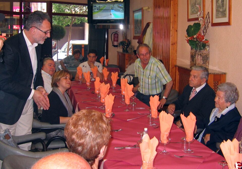 El Ayuntamiento concede un reconocimiento a la centeneria villenense Doña Primitiva Díaz Fernández