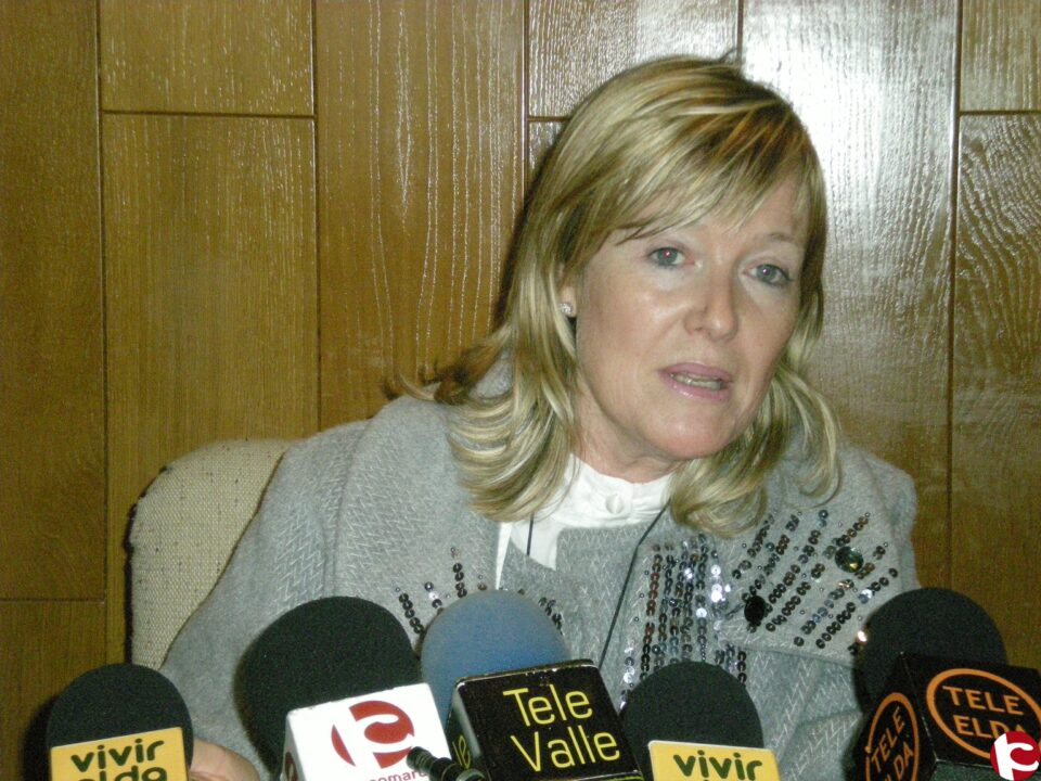 Virginia Romero contesta a IU que no hay facturas "irregulares" en la gestión del equipo de gobierno