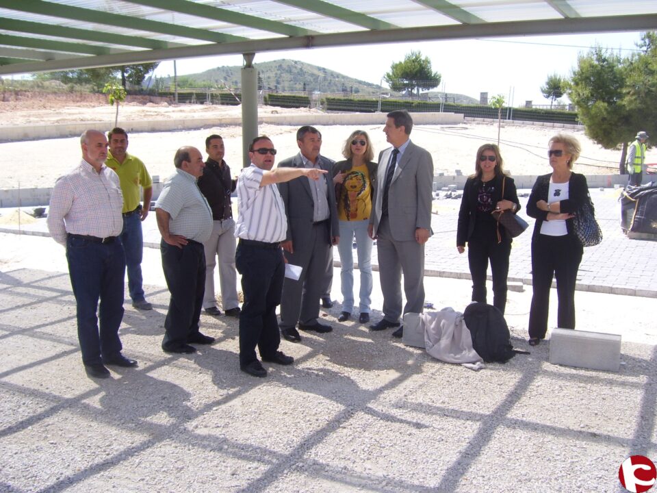 El parque y zona verde de la Loma Badá estarán finalizadas en 1 mes. El alcalde y el concejal de Urbanismo visitan las obras cuyo presupuesto es de 240.000 euros