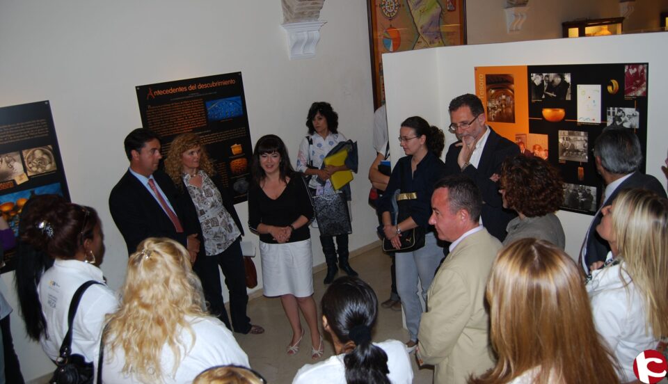 OCHO MUJERES RECLUSAS PRESENTAN EN VILLENA LAS CREACIONES TEXTILES QUE DESARROLLAN CON EL APOYO DE CAJA MEDITERRÁNEO