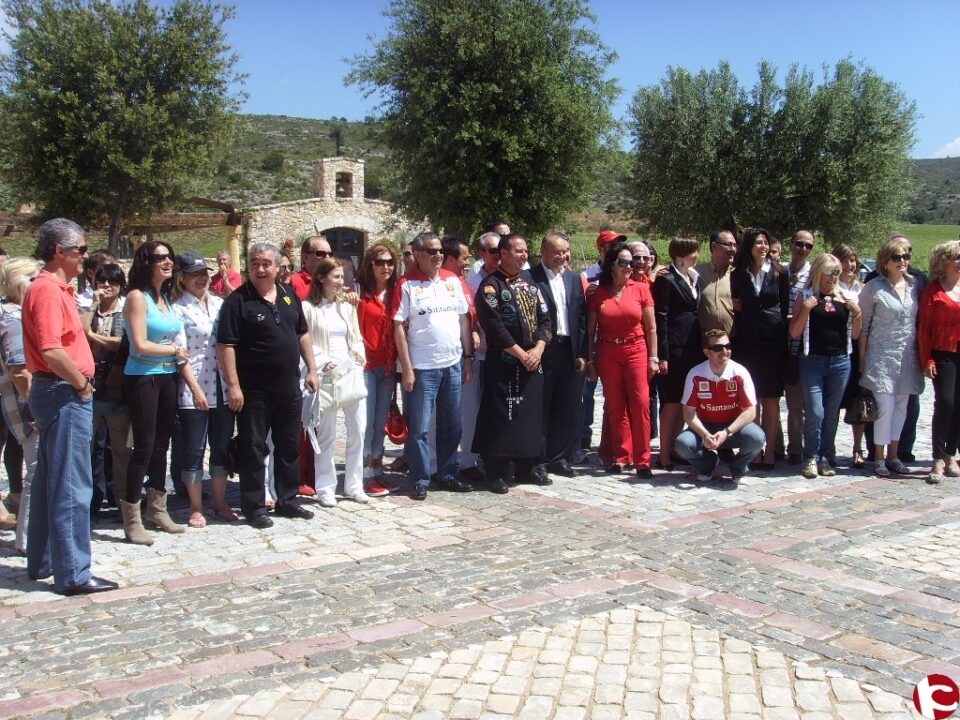 El club ferrari de España visitó la bodega de Francisco Gómez.