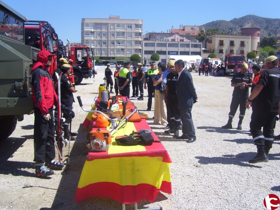 Protección Civil de Petrer celebra su XXV aniversario con una exposición de vehículos de emergencias ante cientos de personas
