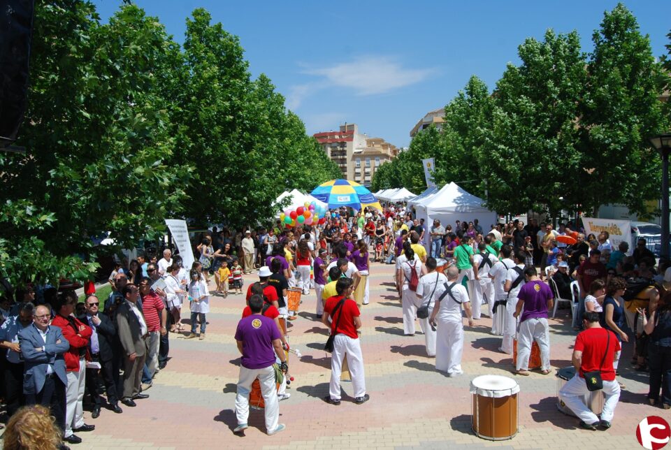 VILLENA CELEBRA EL MUNDO EN TU PLAZA CON UNA GRAN ACOGIDA
