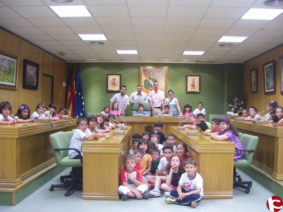 Pascual Díaz recibe a alumnos de 1º de Primaria del colegio Rambla dels Molins