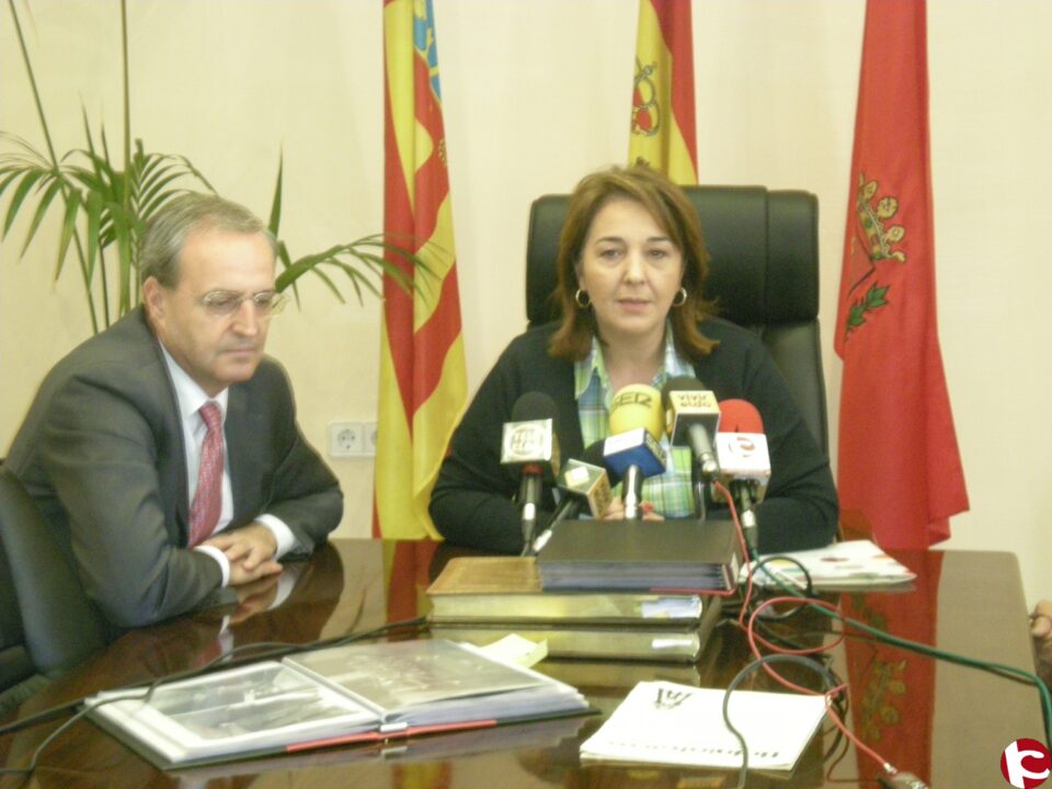 El Ayuntamiento firma un convenio con IFA para recuperar fotografías y documentación de la FICIA desde los años 50