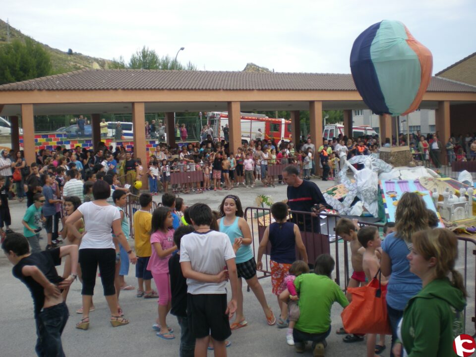 El colegio de La Foia ha quemado su Hoguera de San antonio