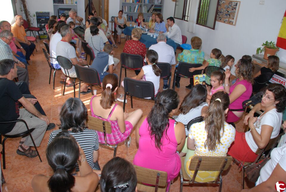 La alcaldesa ha desayunado esta mañana con la AAVV del Polígono 25