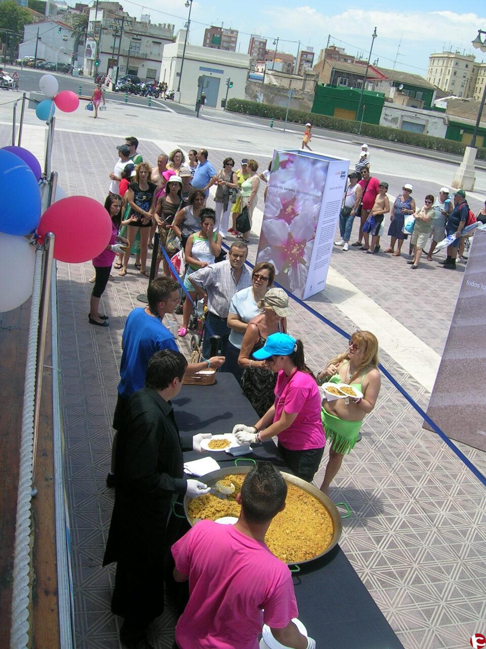 La Costa Blanca cautiva a más de 6.000 personas en Valencia