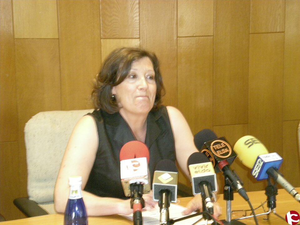 IU denuncia que la adjudicación del Campo de Fútbol se ha hecho a una empresa presuntamente implicada en el caso Gürtel