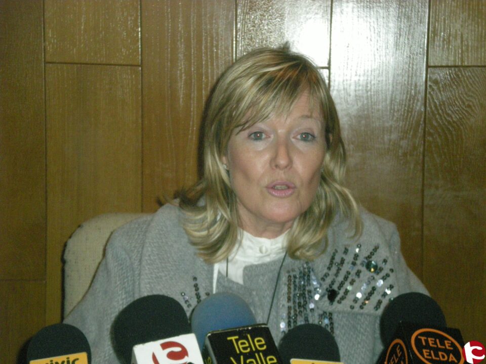 La concejala de Hacienda informa del mal estado económico que arrastra la empresa municipal EMUDESA desde 1994