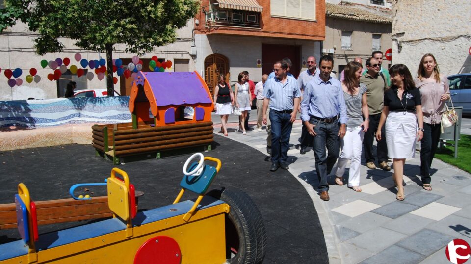 Lledó inaugurá la nueva Plaza del País Valenciano