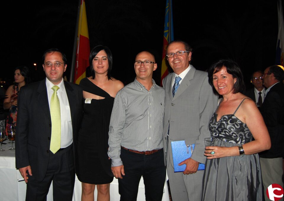 Alfonso Aparicio recibe el homenaje de la Federación Alicantina del Comercio