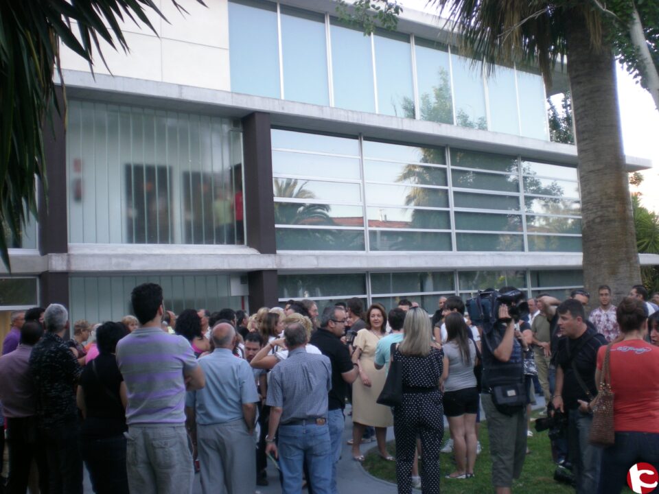 La Alcaldesa inaugura el centro polivalente y cultural de las 300