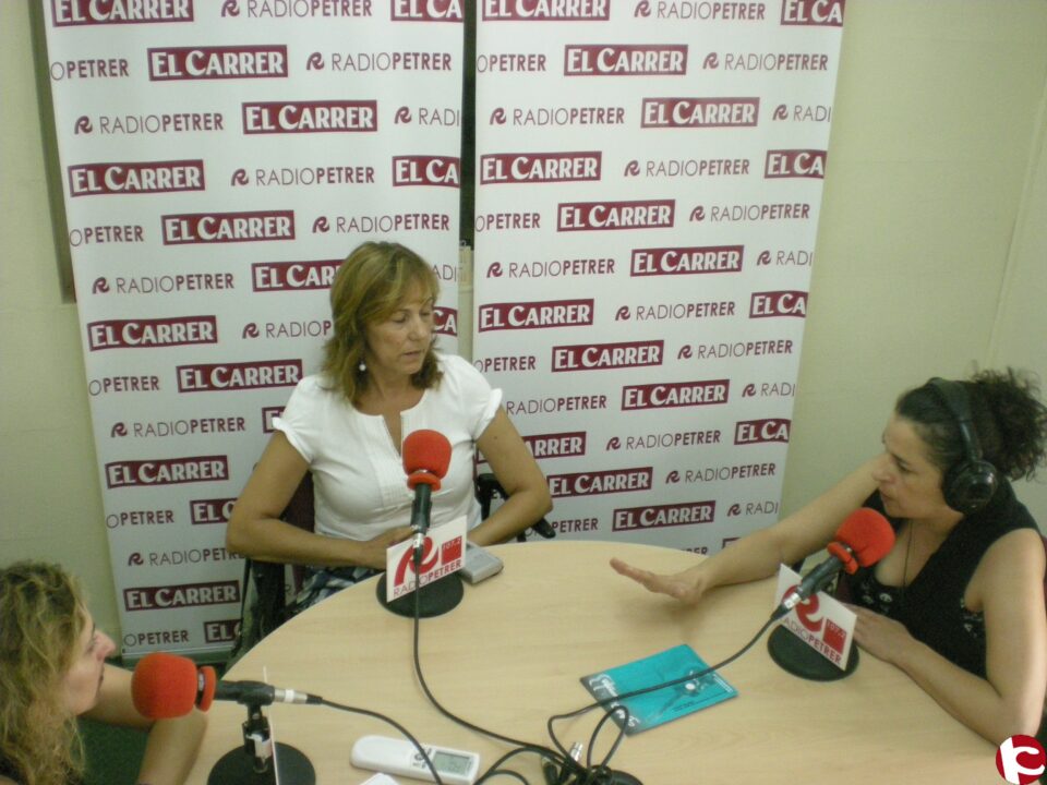 Tertulia radio Petrer: Paqui Mallebrera (IU) critica que no se convoque el Consell de la Dona