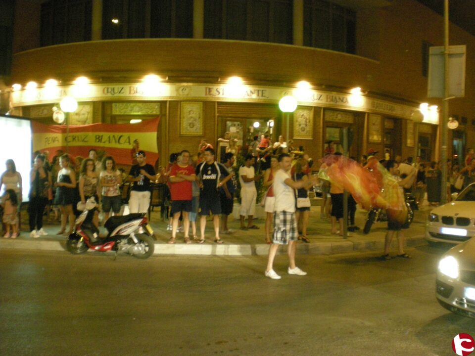 REPORTAJE: La celebración del triunfo de la selección deja imágenes para la historia en toda la comarca