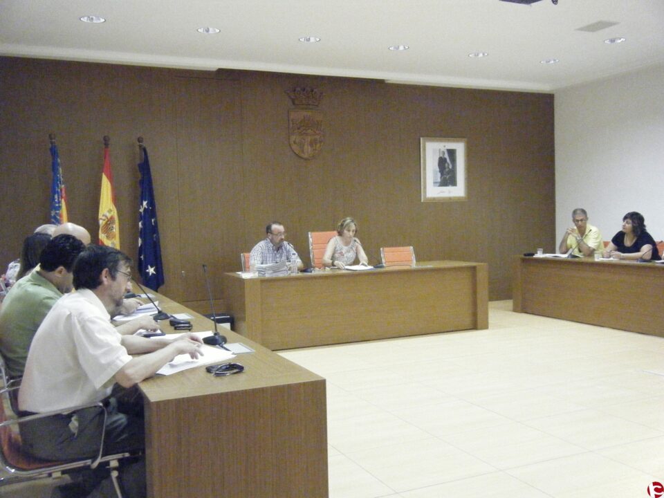 El Ayuntamiento de Sax inaugura el nuevo Salón de Plenos