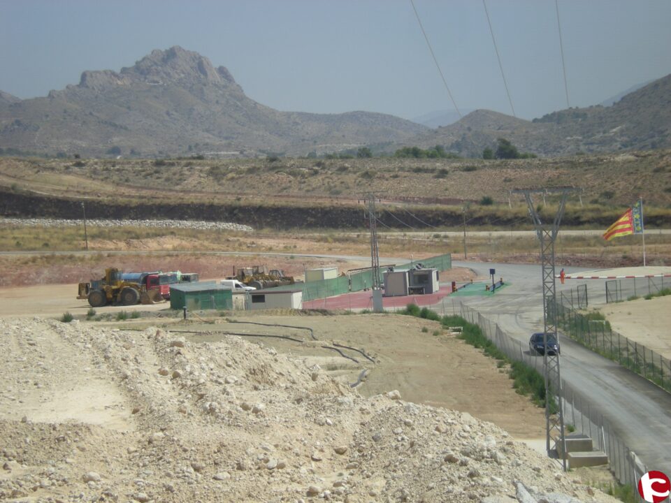 Los propietarios del vertedero de "Las Cañadas" denuncian una persecución política y sin argumentos por parte de IU