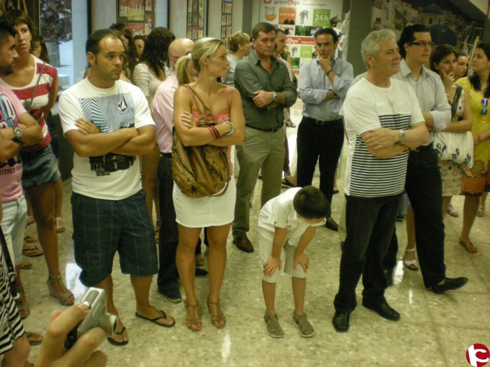 El Club de Balonmano Femenino Elda Prestigio inaugura una exposición de fotografías de la temporada